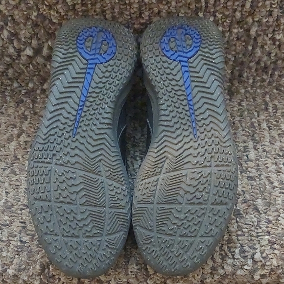 Nike Black and Blue Athletic Sneakers - Picture 3 of 4